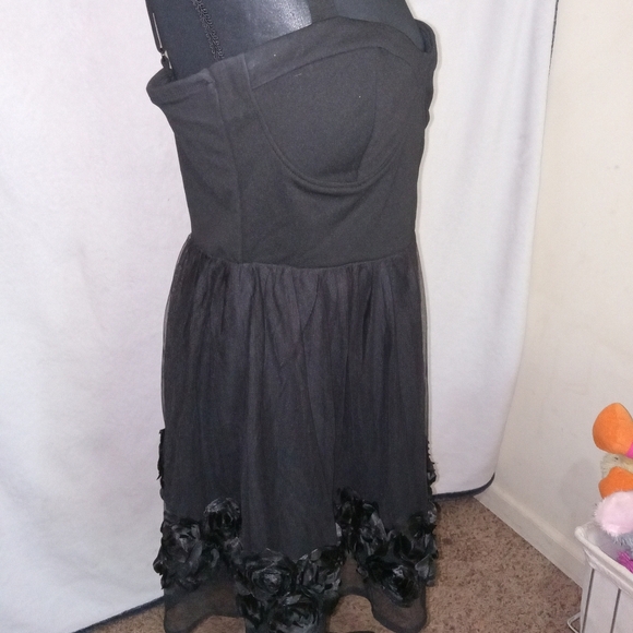 Trixxi Black Midi Dress with Floral Detail Trim - Picture 10 of 14